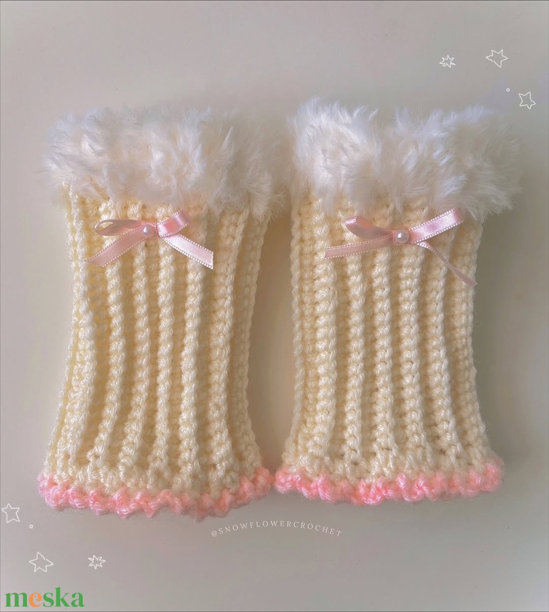 Soft Warmers Coquette Vintage Kawaii horgolt kézmelegítő, kesztyű szatén masnival és szőrme díszítéssel - ruha & divat - sál, sapka, kendő - kesztyű - Meska.hu