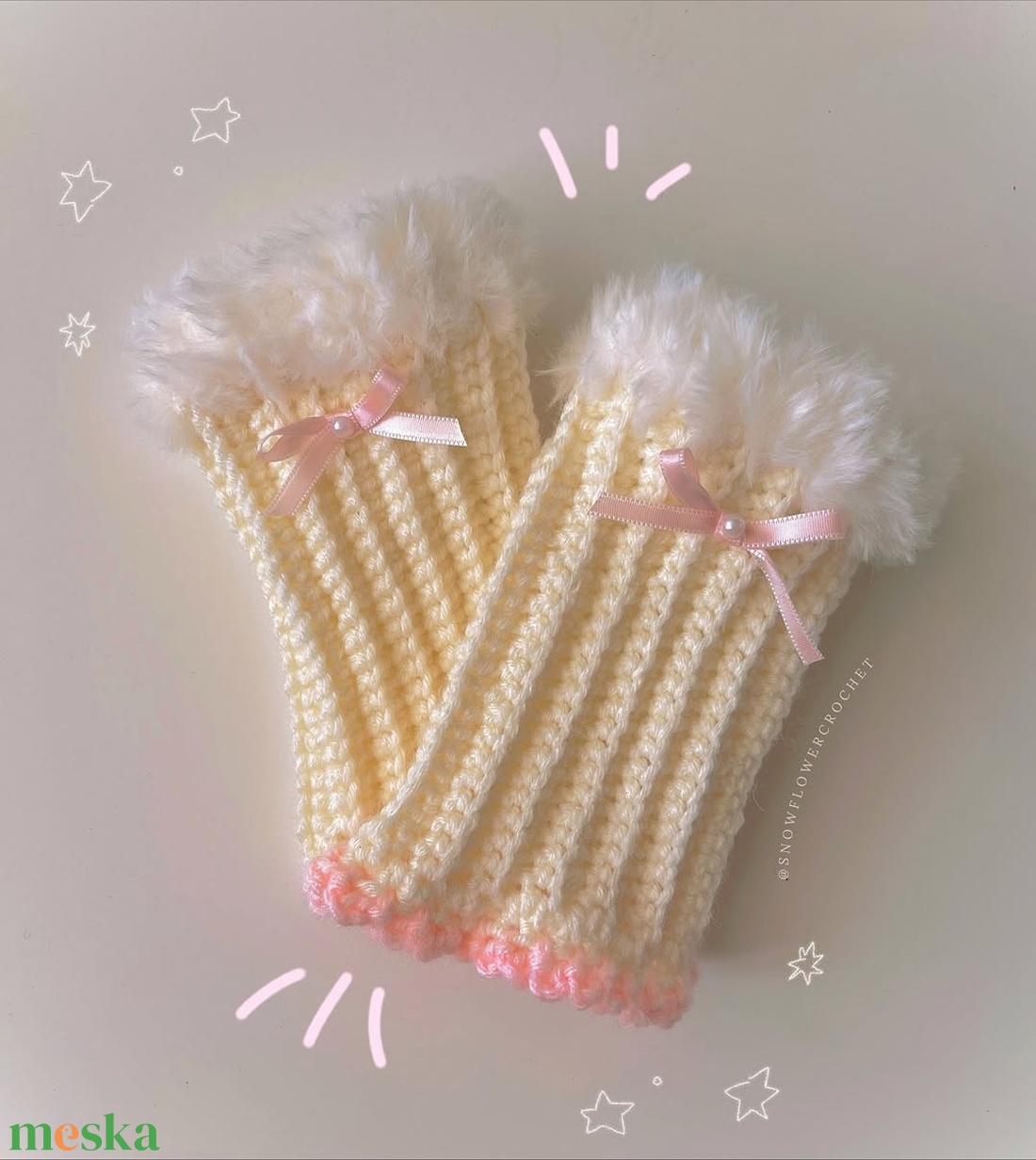 Soft Warmers Coquette Vintage Kawaii horgolt kézmelegítő, kesztyű szatén masnival és szőrme díszítéssel - ruha & divat - sál, sapka, kendő - kesztyű - Meska.hu