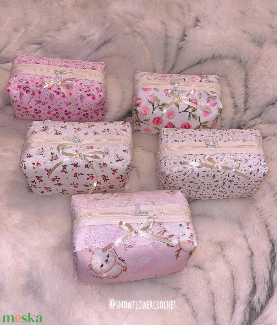 Aurora Lace Coquette Vintage csipkés neszesszer, romantikus sminktáska, masnival és csipkével - táska & tok - neszesszer - Meska.hu
