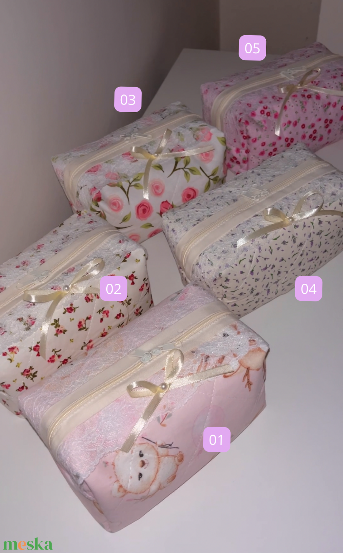 Aurora Lace Coquette Vintage csipkés neszesszer, romantikus sminktáska, masnival és csipkével - táska & tok - neszesszer - Meska.hu