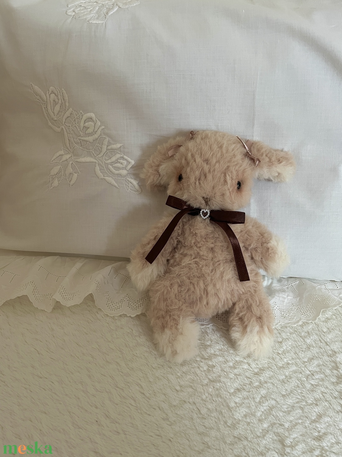 �Bibi nyuszi - BlushBows Collection - amigurumi, horgolt plüss nyuszi - játék & sport - plüssállat & játékfigura - más figura - Meska.hu