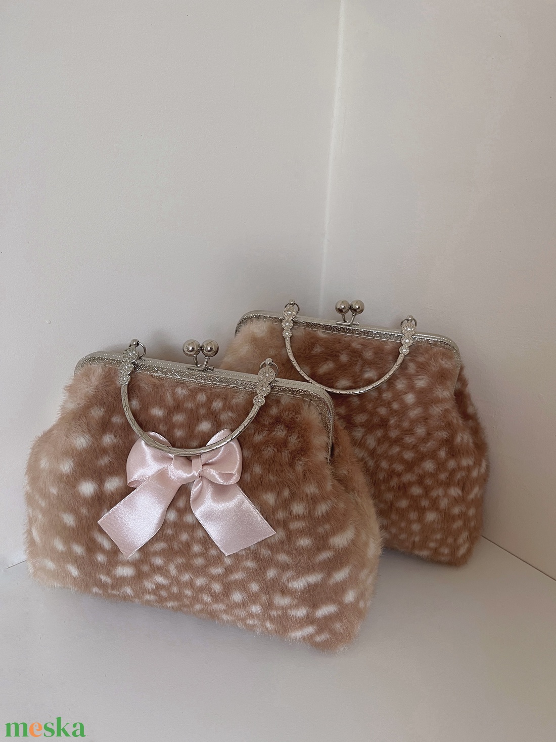 �Honey Fawn Clutch vintage őzikés táska, fém kerettel, elegáns kiegészítő, coquette bambis szőrmés táska - táska & tok - kézitáska & válltáska - alkalmi táska - Meska.hu