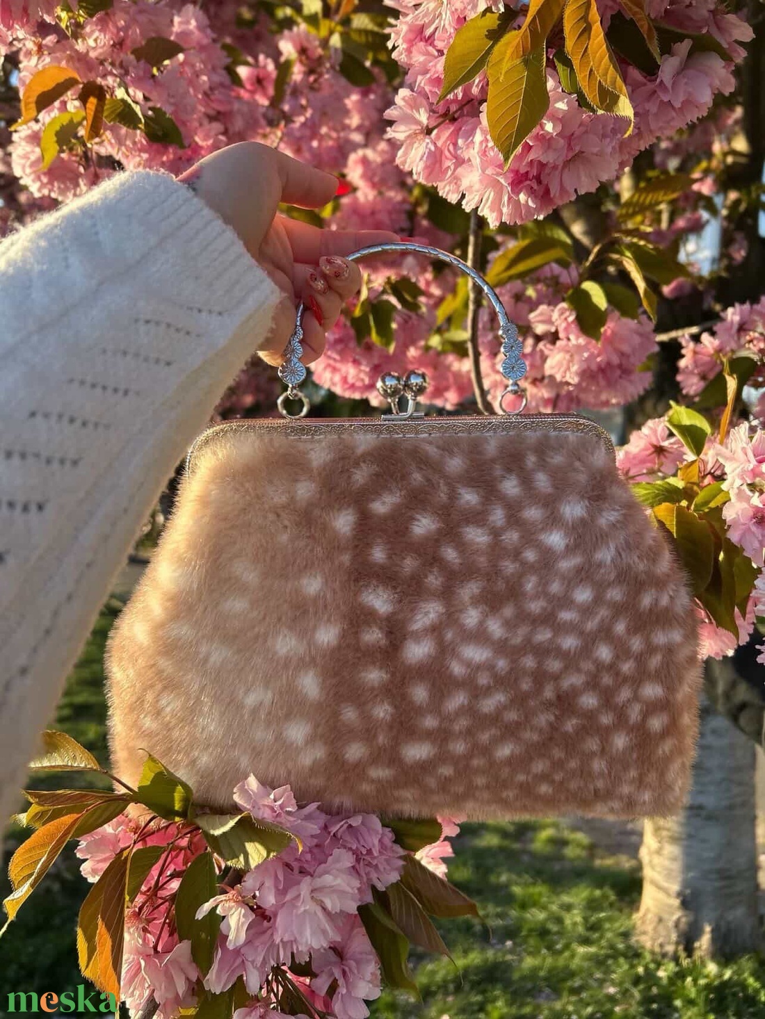 �Honey Fawn Clutch vintage őzikés táska, fém kerettel, elegáns kiegészítő, coquette bambis szőrmés táska - táska & tok - kézitáska & válltáska - alkalmi táska - Meska.hu