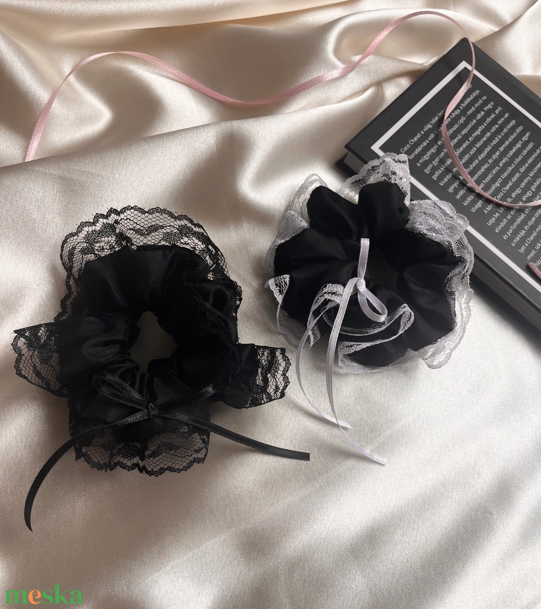 Selene Scrunchies - hajgumi, csipkével, szatén szalaggal - fekete - ruha & divat - hajdísz & hajcsat - hajgumi - Meska.hu