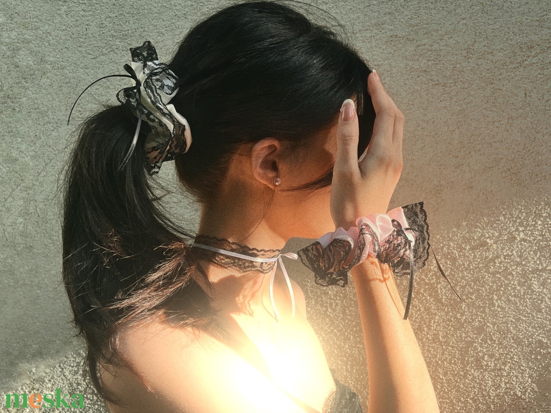 Selene Scrunchies - hajgumi, csipkével, szatén szalaggal - krémszínű - ruha & divat - hajdísz & hajcsat - hajgumi - Meska.hu