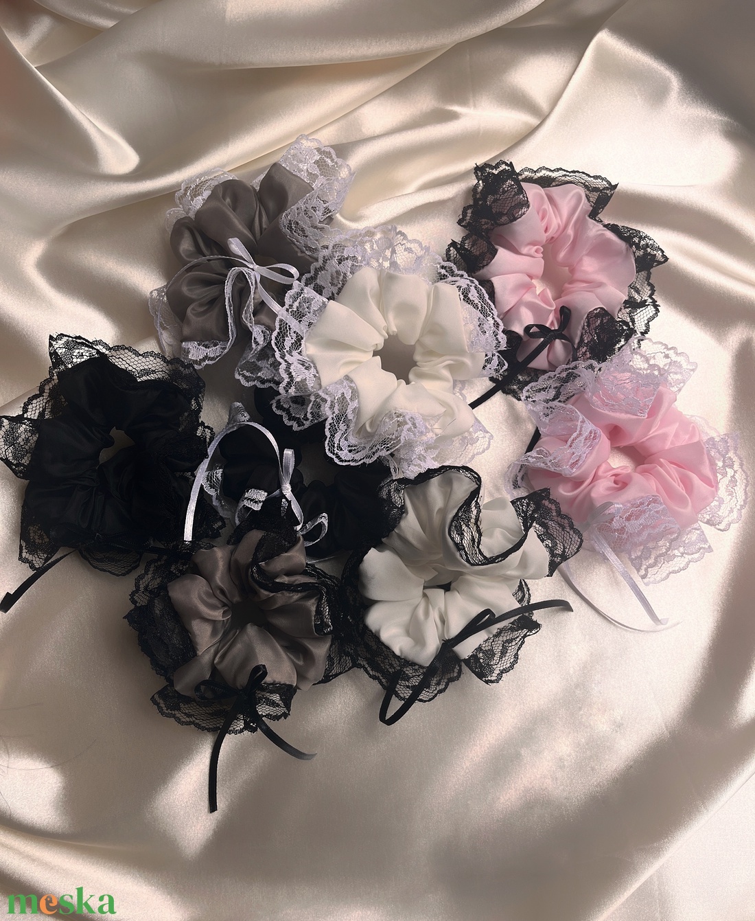 Selene Scrunchies - hajgumi, csipkével, szatén szalaggal - krémszínű - ruha & divat - hajdísz & hajcsat - hajgumi - Meska.hu