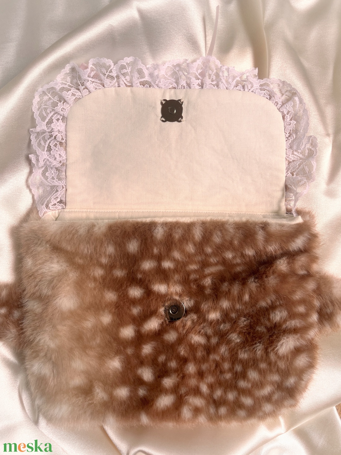 Fawn Lace Őzike Neszesszer, Bambi Sminkestáska, Csipkével Masnival, Mágneszárral - táska & tok - neszesszer - Meska.hu