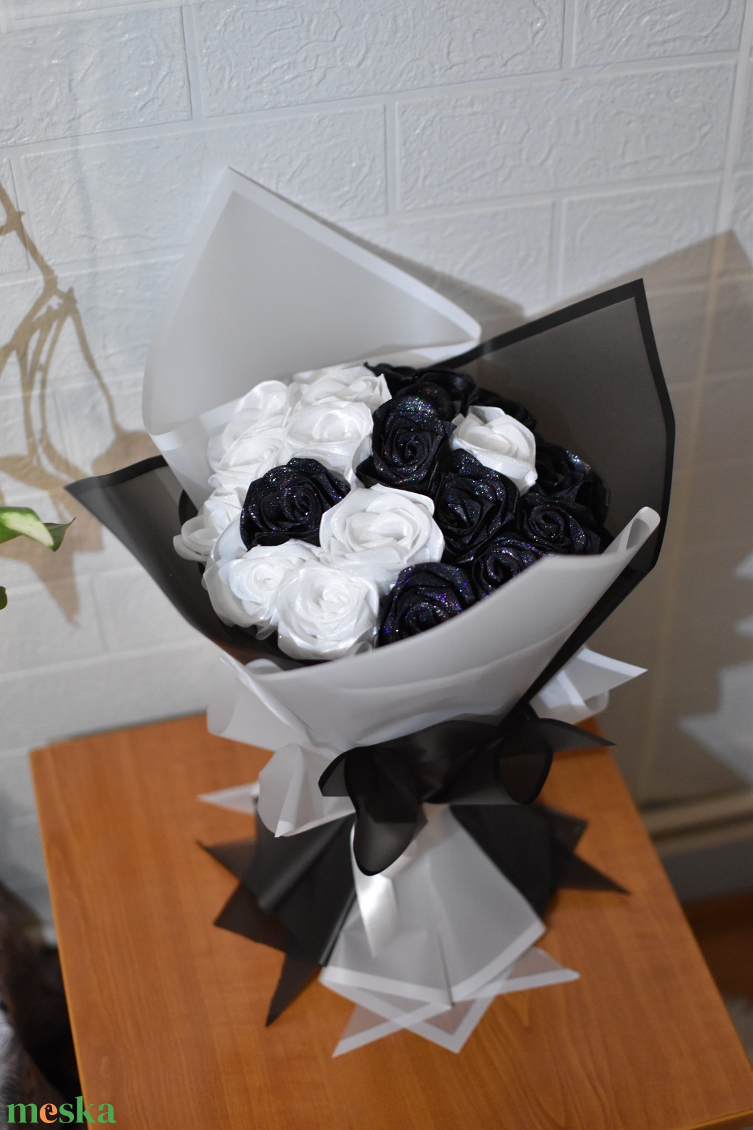 Yin yang örök rózsacsokor  - otthon & életmód - virágdekoráció - virágok - virágcsokor - Meska.hu