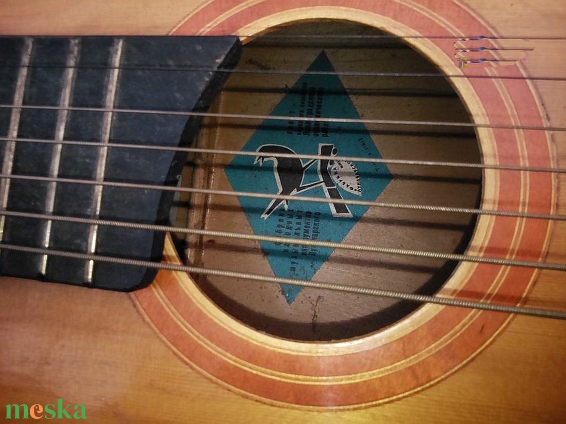 Hét húros Orosz gitárkülönlegesség 1955-ből, eredeti húrozással, gyári címkével a testben - könyv & zene - hangszer & hangszertok - Meska.hu Hét húros Orosz gitárkülönlegesség 1955-ből, eredeti húrozással, gyári címkével a testben - könyv & zene - hangszer & hangszertok - Meska.hu