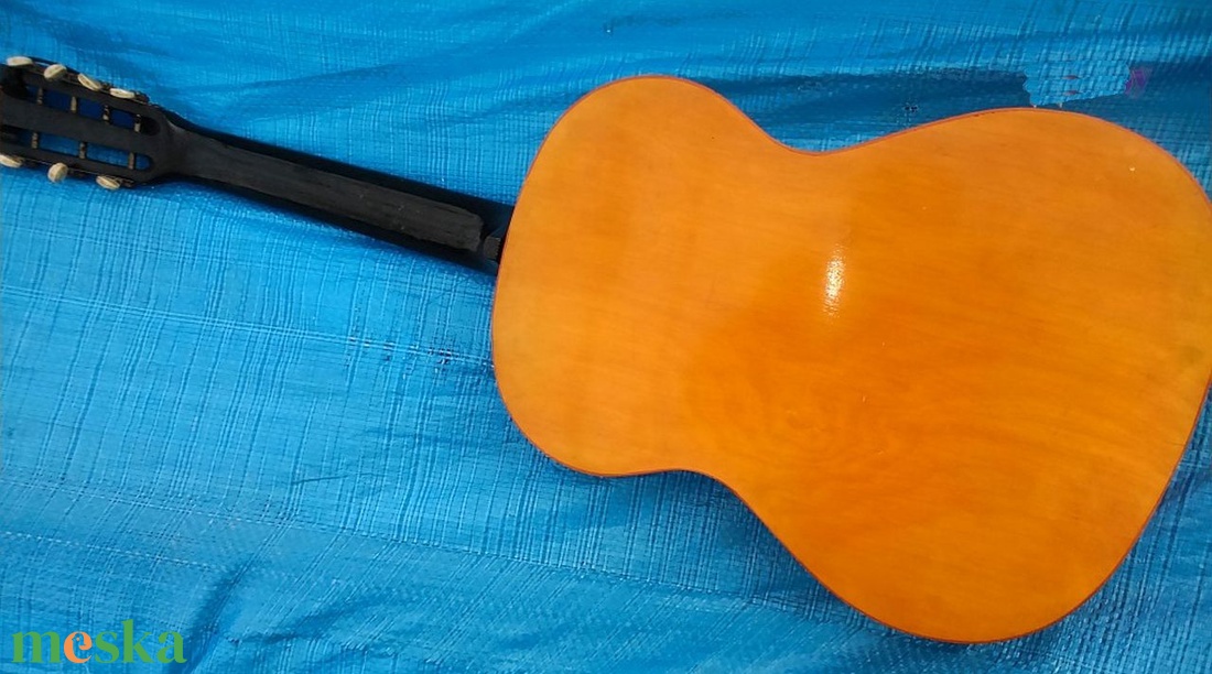 Hét húros Orosz gitárkülönlegesség 1955-ből, eredeti húrozással, gyári címkével a testben - könyv & zene - hangszer & hangszertok - Meska.hu Hét húros Orosz gitárkülönlegesség 1955-ből, eredeti húrozással, gyári címkével a testben - könyv & zene - hangszer & hangszertok - Meska.hu