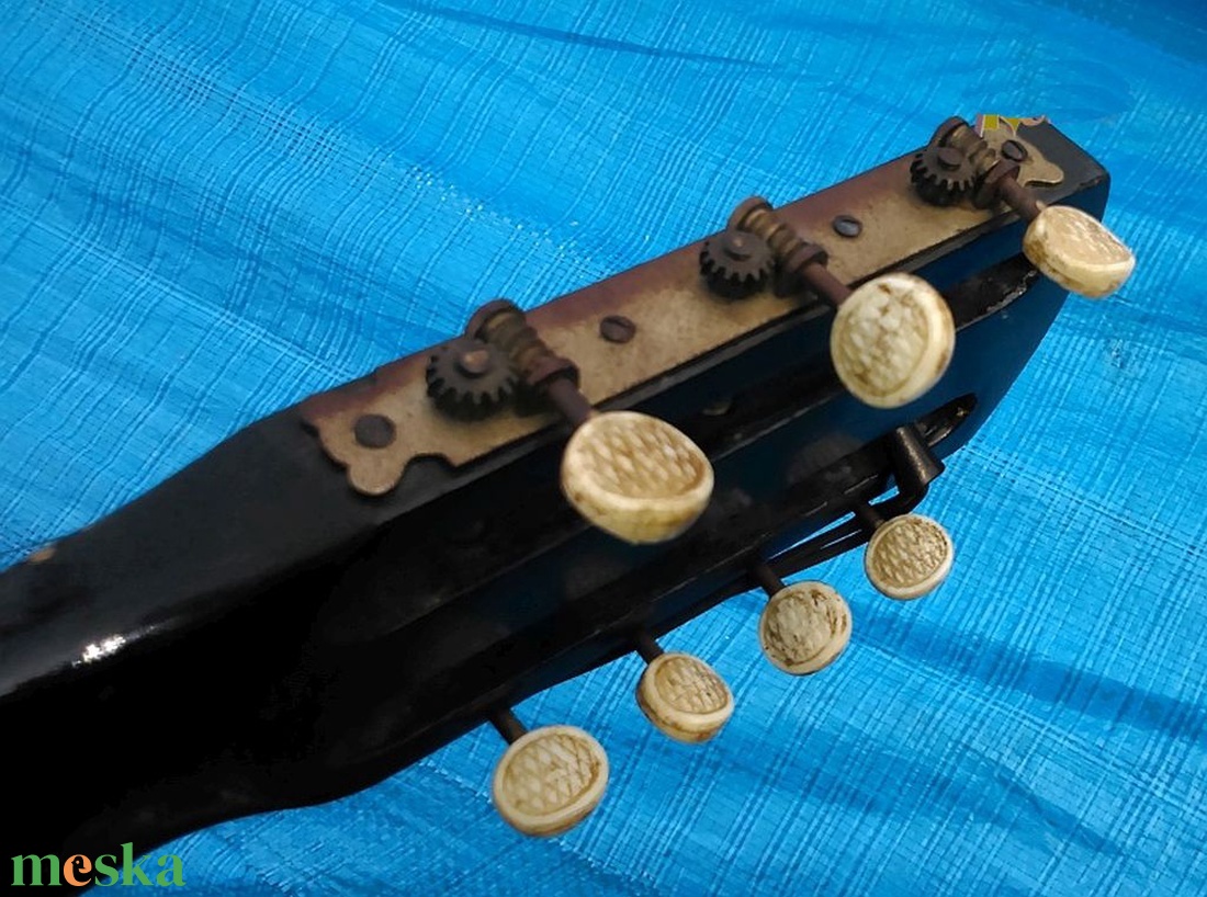 Hét húros Orosz gitárkülönlegesség 1955-ből, eredeti húrozással, gyári címkével a testben - könyv & zene - hangszer & hangszertok - Meska.hu Hét húros Orosz gitárkülönlegesség 1955-ből, eredeti húrozással, gyári címkével a testben - könyv & zene - hangszer & hangszertok - Meska.hu