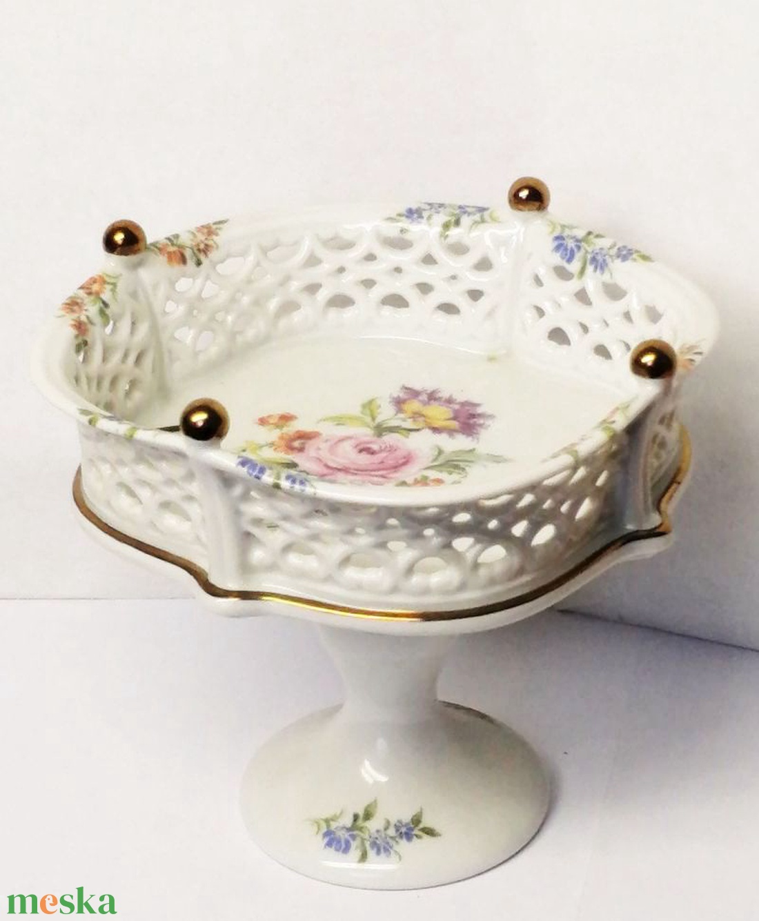 Áttört oldalú talpas festett porcelán cukorka kínáló Wallendorf Németországból - otthon & életmód - konyhafelszerelés, tálalás - tálalás - kínálótál - Meska.hu Áttört oldalú talpas festett porcelán cukorka kínáló Wallendorf Németországból - otthon & életmód - konyhafelszerelés, tálalás - tálalás - kínálótál - Meska.hu