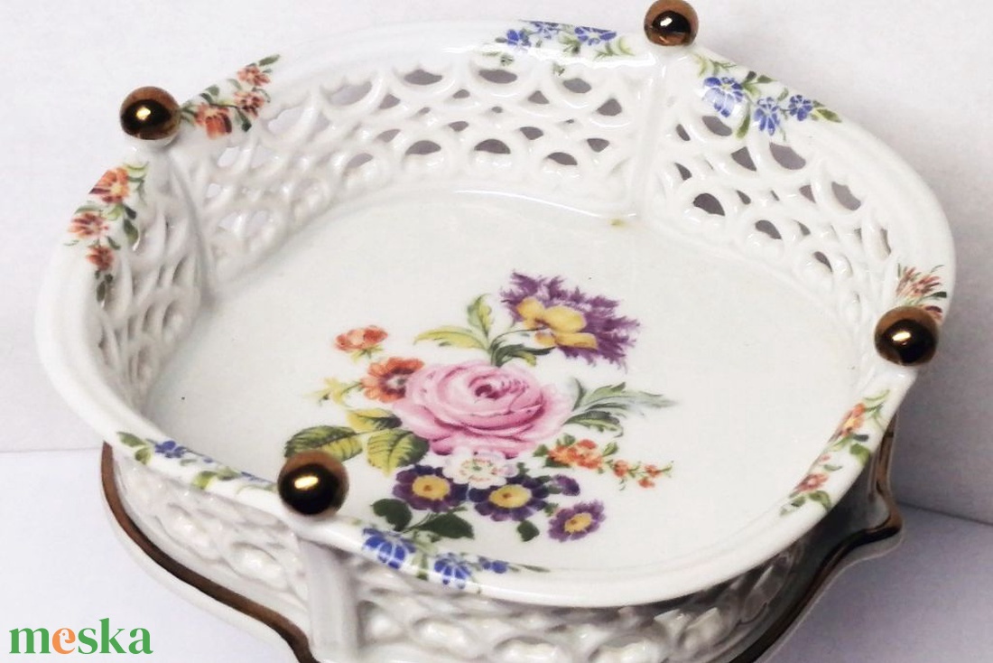 Áttört oldalú talpas festett porcelán cukorka kínáló Wallendorf Németországból - otthon & életmód - konyhafelszerelés, tálalás - tálalás - kínálótál - Meska.hu Áttört oldalú talpas festett porcelán cukorka kínáló Wallendorf Németországból - otthon & életmód - konyhafelszerelés, tálalás - tálalás - kínálótál - Meska.hu