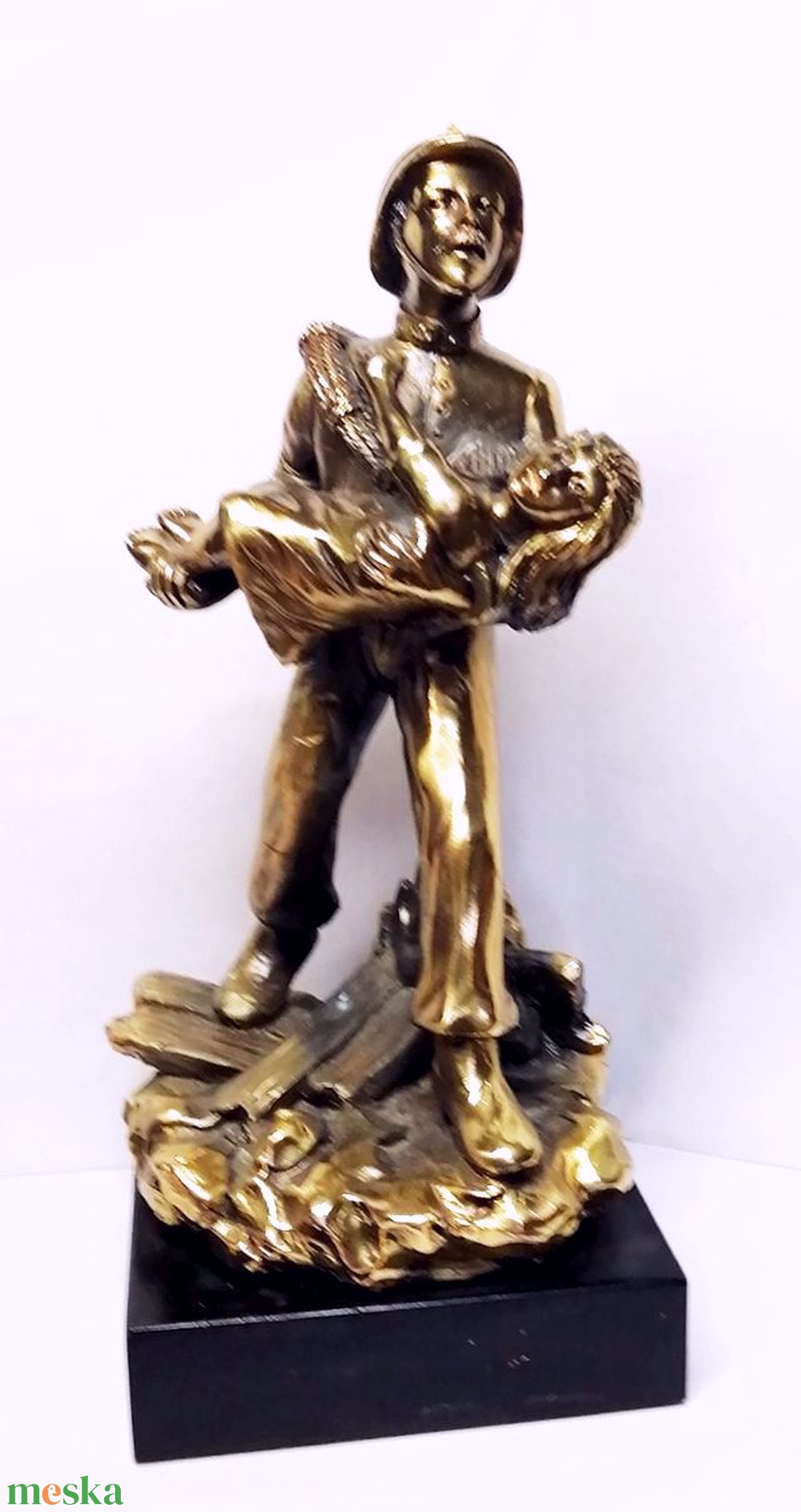 Gyermekmentő tűzoltó, bronz hatású sport relikvia - művészet - szobor - fém - Meska.hu Gyermekmentő tűzoltó, bronz hatású sport relikvia - művészet - szobor - fém - Meska.hu