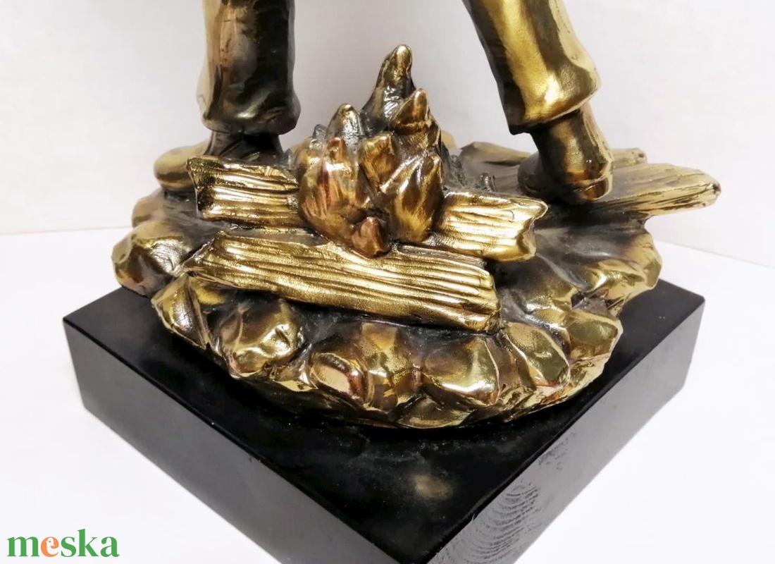 Gyermekmentő tűzoltó, bronz hatású sport relikvia - művészet - szobor - fém - Meska.hu Gyermekmentő tűzoltó, bronz hatású sport relikvia - művészet - szobor - fém - Meska.hu