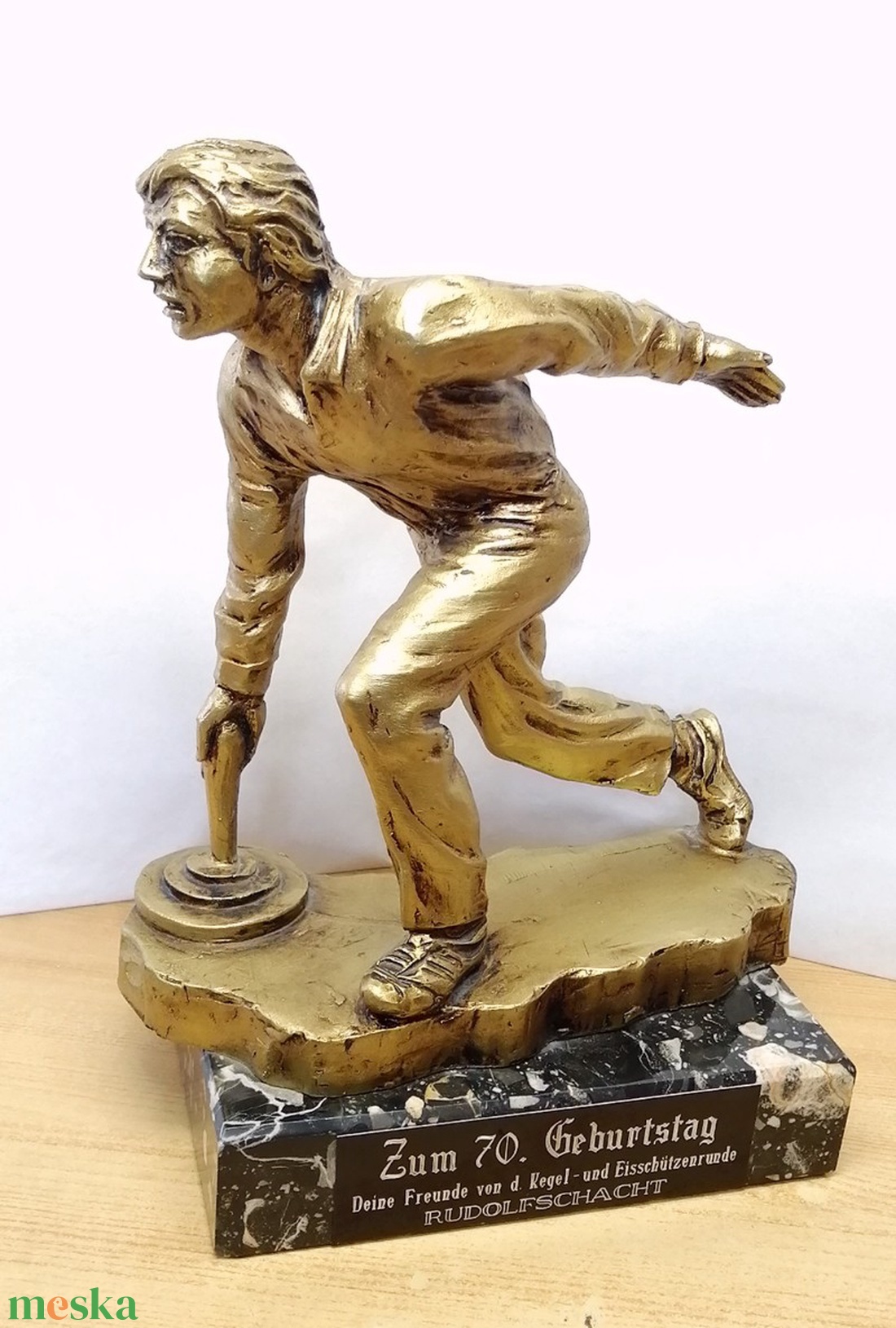 Bowling, és körling relikvia Németországból 1970, polyresin szobor márvány talapzaton - művészet - szobor - fém - Meska.hu Bowling, és körling relikvia Németországból 1970, polyresin szobor márvány talapzaton - művészet - szobor - fém - Meska.hu
