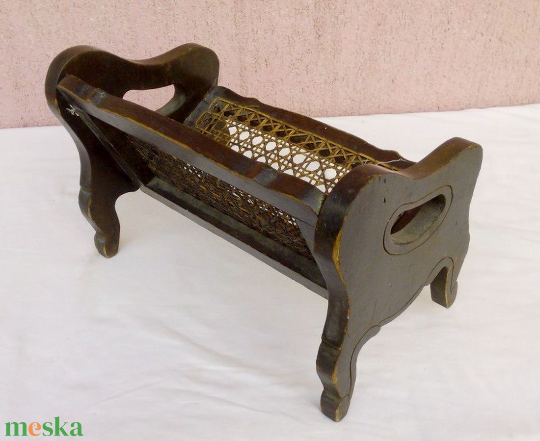 Antik nádfonatos lóca miniatúra bababútorhoz. Egyedi kézműves alkotás. - játék & sport - baba & babaház - babaház - Meska.hu Antik nádfonatos lóca miniatúra bababútorhoz. Egyedi kézműves alkotás. - játék & sport - baba & babaház - babaház - Meska.hu