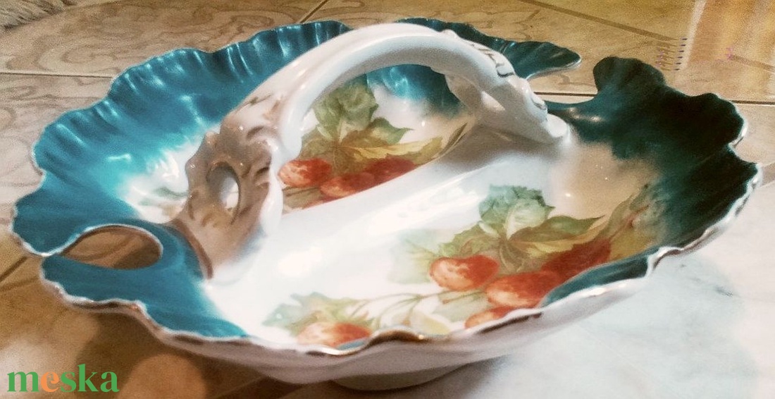 Füles asztali gyümölcs kínáló, fodros szélű porcelán aranyozással - otthon & életmód - dekoráció - dísztárgy - Meska.hu Füles asztali gyümölcs kínáló, fodros szélű porcelán aranyozással - otthon & életmód - dekoráció - dísztárgy - Meska.hu
