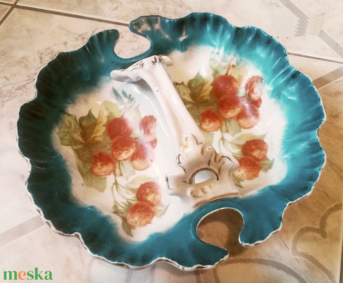 Füles asztali gyümölcs kínáló, fodros szélű porcelán aranyozással - otthon & életmód - dekoráció - dísztárgy - Meska.hu Füles asztali gyümölcs kínáló, fodros szélű porcelán aranyozással - otthon & életmód - dekoráció - dísztárgy - Meska.hu