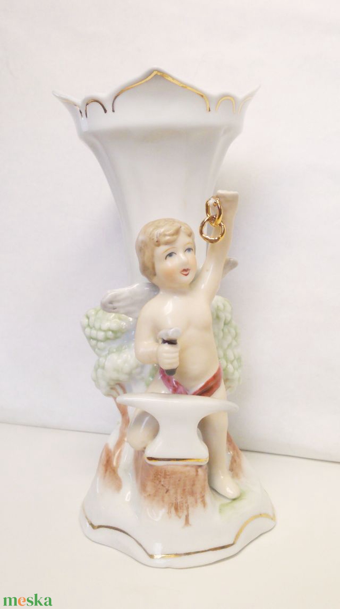 Váza aranykovács angyalkával. Barokk stílusú figurális porcelán tökéletes állapotban - otthon & életmód - dekoráció - virágdísz és tartó - váza - Meska.hu Váza aranykovács angyalkával. Barokk stílusú figurális porcelán tökéletes állapotban - otthon & életmód - dekoráció - virágdísz és tartó - váza - Meska.hu
