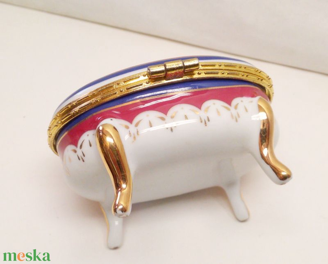 Rózsás ovális lábakon álló ékszeres szelence porcelánból - ékszer - ékszertartó - ékszerdoboz - Meska.hu Rózsás ovális lábakon álló ékszeres szelence porcelánból - ékszer - ékszertartó - ékszerdoboz - Meska.hu