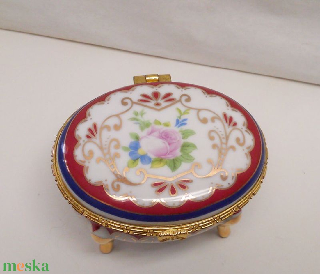 Rózsás ovális lábakon álló ékszeres szelence porcelánból - ékszer - ékszertartó - ékszerdoboz - Meska.hu Rózsás ovális lábakon álló ékszeres szelence porcelánból - ékszer - ékszertartó - ékszerdoboz - Meska.hu