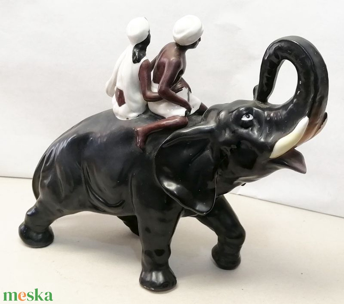 Afrikai elefánton utazó párocska, antik porcelán nipp szobor, egyedi ritkaság - művészet - szobor - kerámia - Meska.hu Afrikai elefánton utazó párocska, antik porcelán nipp szobor, egyedi ritkaság - művészet - szobor - kerámia - Meska.hu
