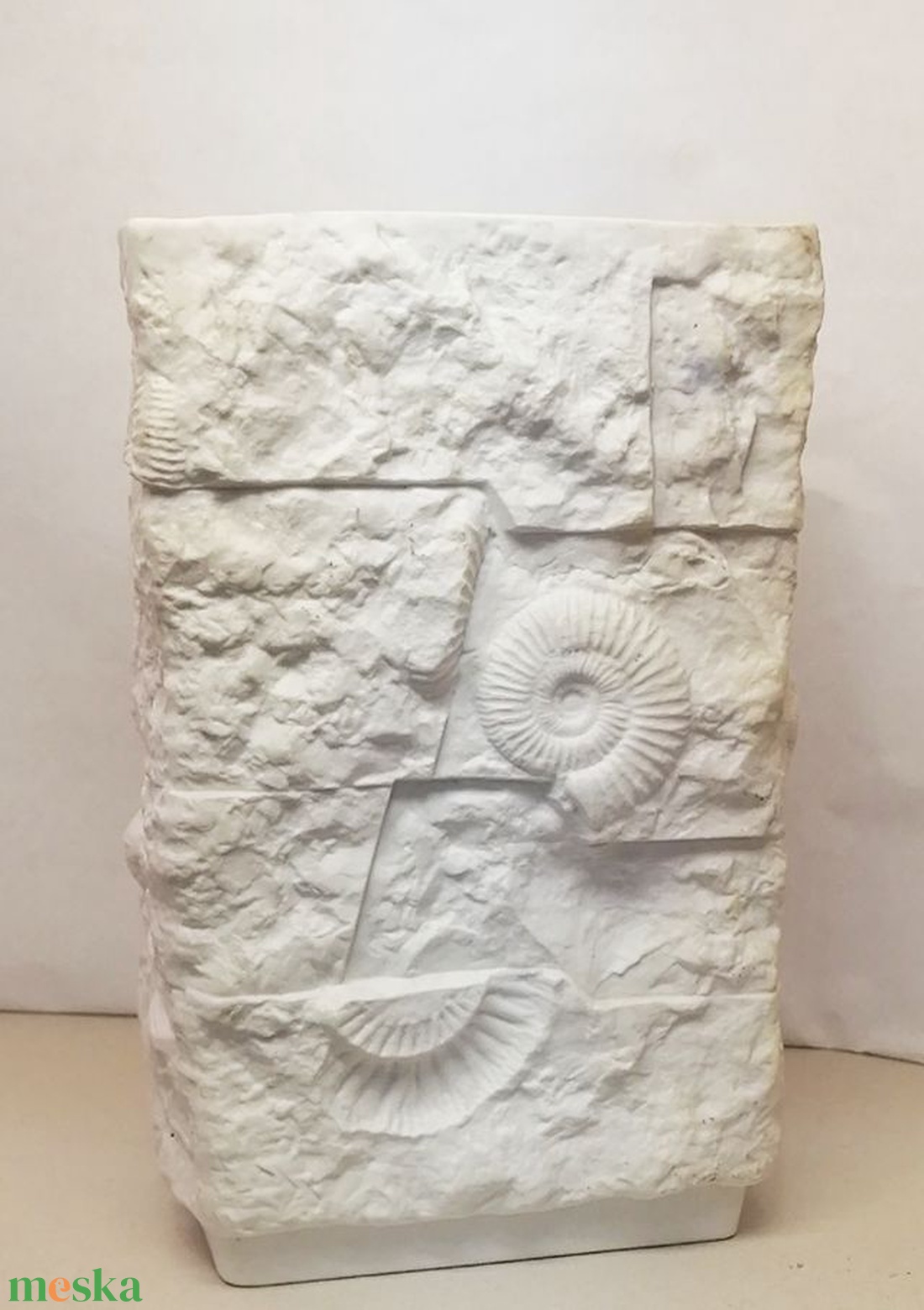 Fossziliás felületű téglatest forma matt fehér váza Bavaria 1960-es évek - otthon & életmód - dekoráció - virágdísz és tartó - váza - Meska.hu Fossziliás felületű téglatest forma matt fehér váza Bavaria 1960-es évek - otthon & életmód - dekoráció - virágdísz és tartó - váza - Meska.hu