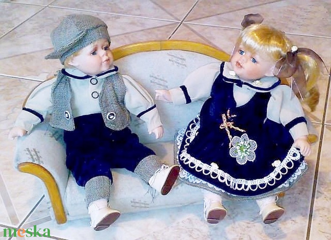 Retro népviseletbe öltöztetett porcelán babapár, kisfiú, és kislány kézműves ruhákban - játék & sport - baba & babaház - baba - Meska.hu Retro népviseletbe öltöztetett porcelán babapár, kisfiú, és kislány kézműves ruhákban - játék & sport - baba & babaház - baba - Meska.hu