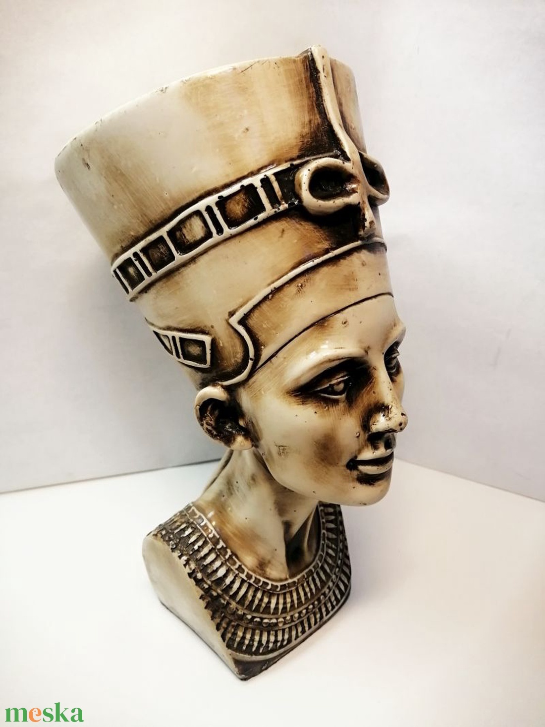 Nefertiti az egyiptomi Ehnaton fáraó felesége, Égetett mázas gipsz szobor - művészet - szobor - kerámia - Meska.hu Nefertiti az egyiptomi Ehnaton fáraó felesége, Égetett mázas gipsz szobor - művészet - szobor - kerámia - Meska.hu