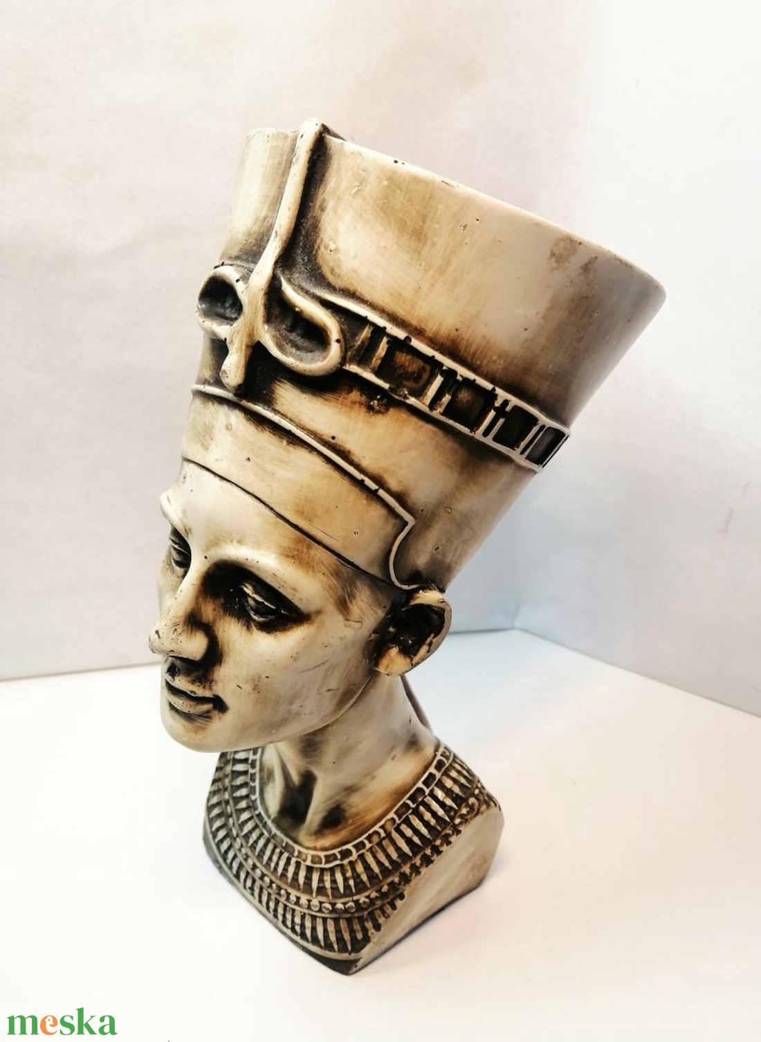 Nefertiti az egyiptomi Ehnaton fáraó felesége, Égetett mázas gipsz szobor - művészet - szobor - kerámia - Meska.hu Nefertiti az egyiptomi Ehnaton fáraó felesége, Égetett mázas gipsz szobor - művészet - szobor - kerámia - Meska.hu