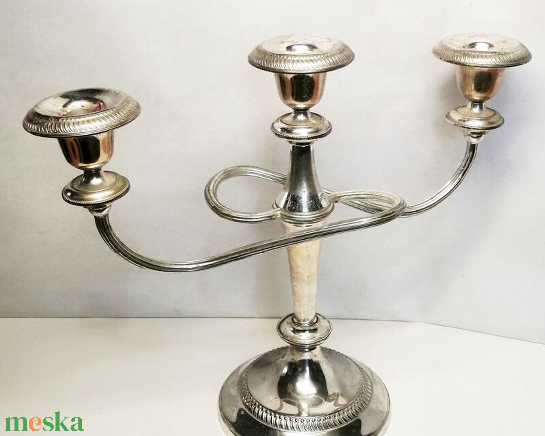 Ezüstözött neobarokk stílusú ívelt karos asztali gyertyatartó. Retro iparművészeti alkotás - otthon & életmód - gyertya, illat, aroma - gyertyatartó - Meska.hu