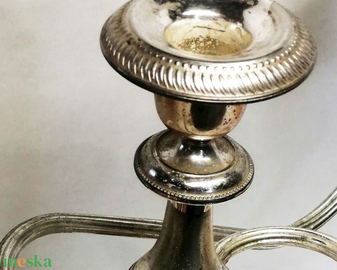 Ezüstözött neobarokk stílusú ívelt karos asztali gyertyatartó. Retro iparművészeti alkotás - otthon & életmód - gyertya, illat, aroma - gyertyatartó - Meska.hu