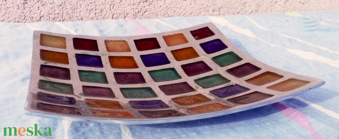 Ívelt felületű, festett színes négyzetekkel mintázott művészi kínáló az AZETI LTD UK. gyártmánya - otthon & életmód - konyhafelszerelés, tálalás - tálalás - kínálótál - Meska.hu