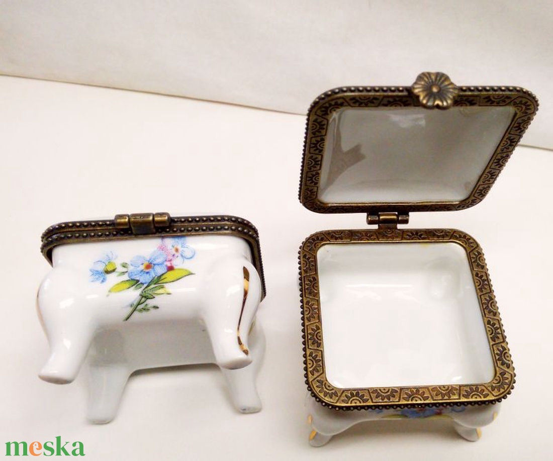 Porcelán szelence virágos, vagy barokk szerelmes pár dekorral - ékszer - ékszertartó - ékszerdoboz - Meska.hu