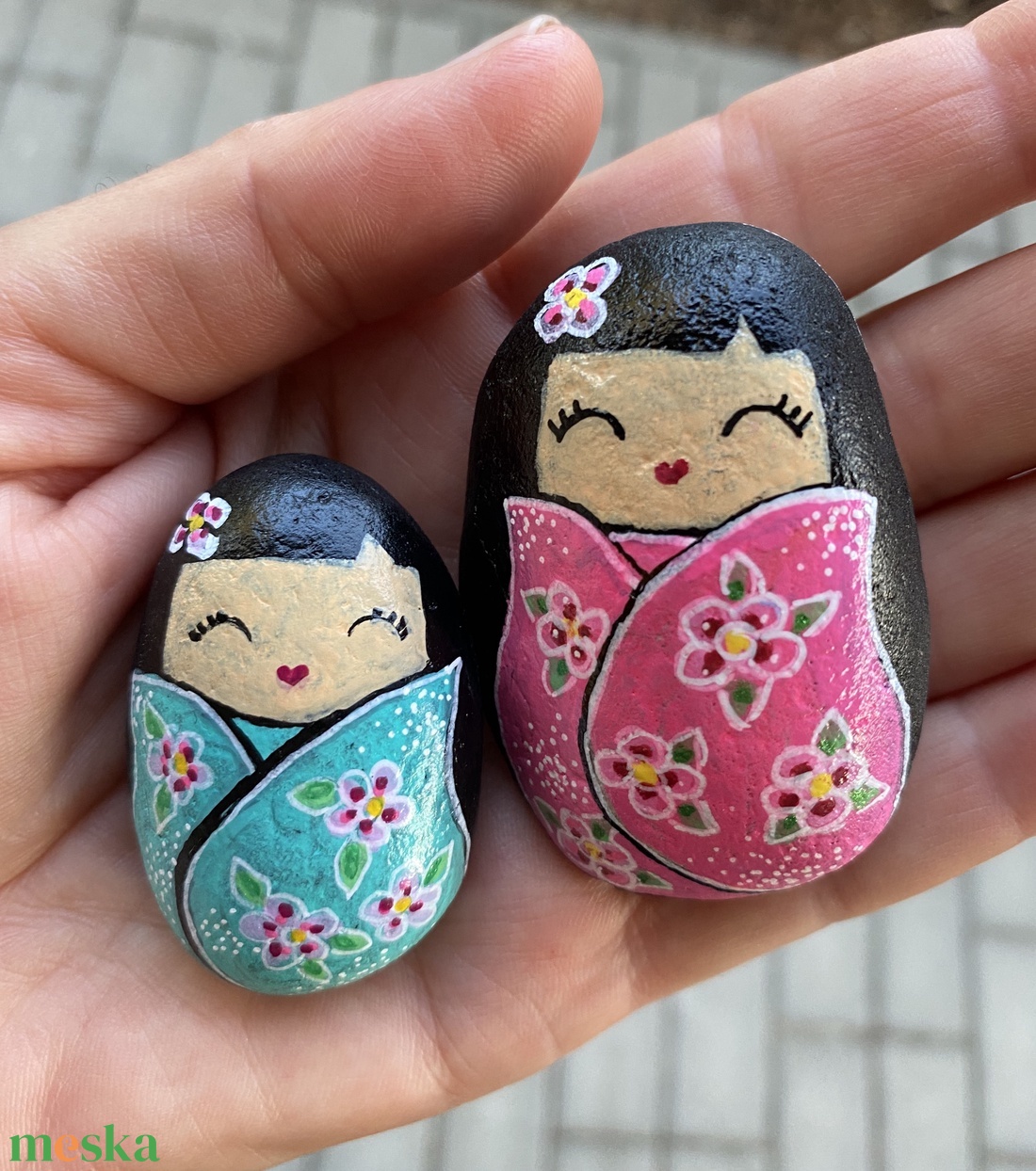 Japán babák - festett kavics - művészet - festmény - festmény vegyes technika - Meska.hu
