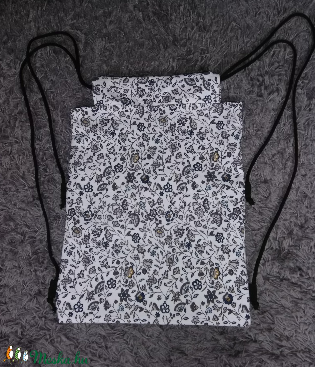 fekete/fehér virág mintás hátizsák -  - Meska.hu