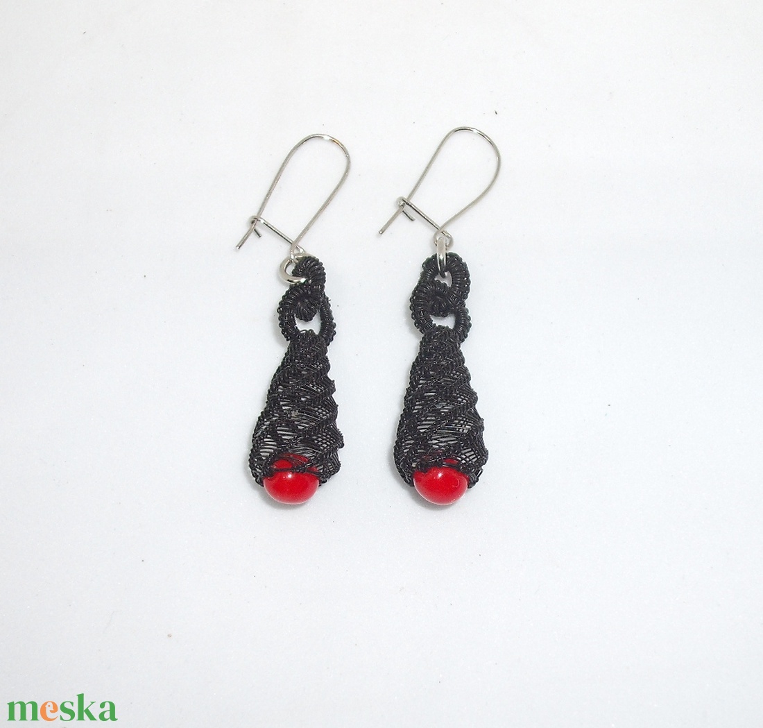 Lószőr fülbevaló, színes üveggyönggyel - ékszer - fülbevaló - lógó fülbevaló - Meska.hu