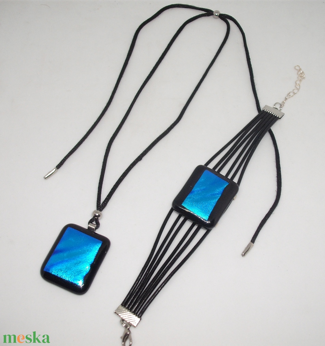 Fekete-türkiz színű üveg medál, karkötővel - ékszer - ékszerszett - Meska.hu