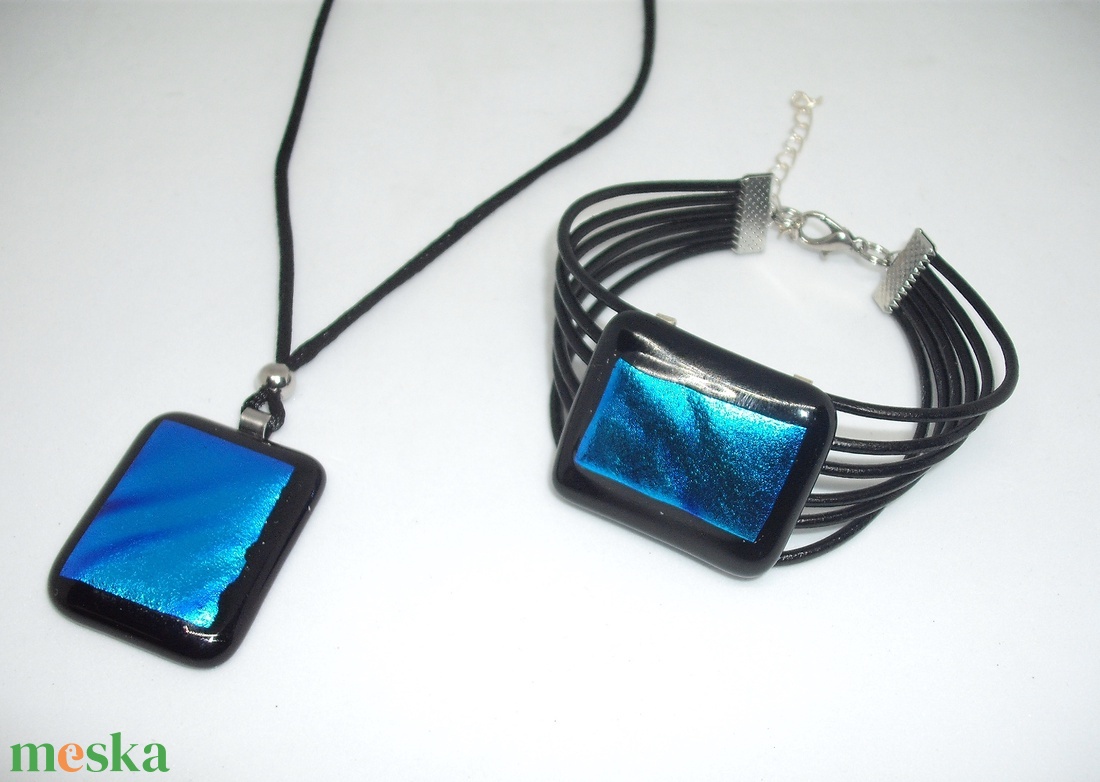 Fekete-türkiz színű üveg medál, karkötővel - ékszer - ékszerszett - Meska.hu