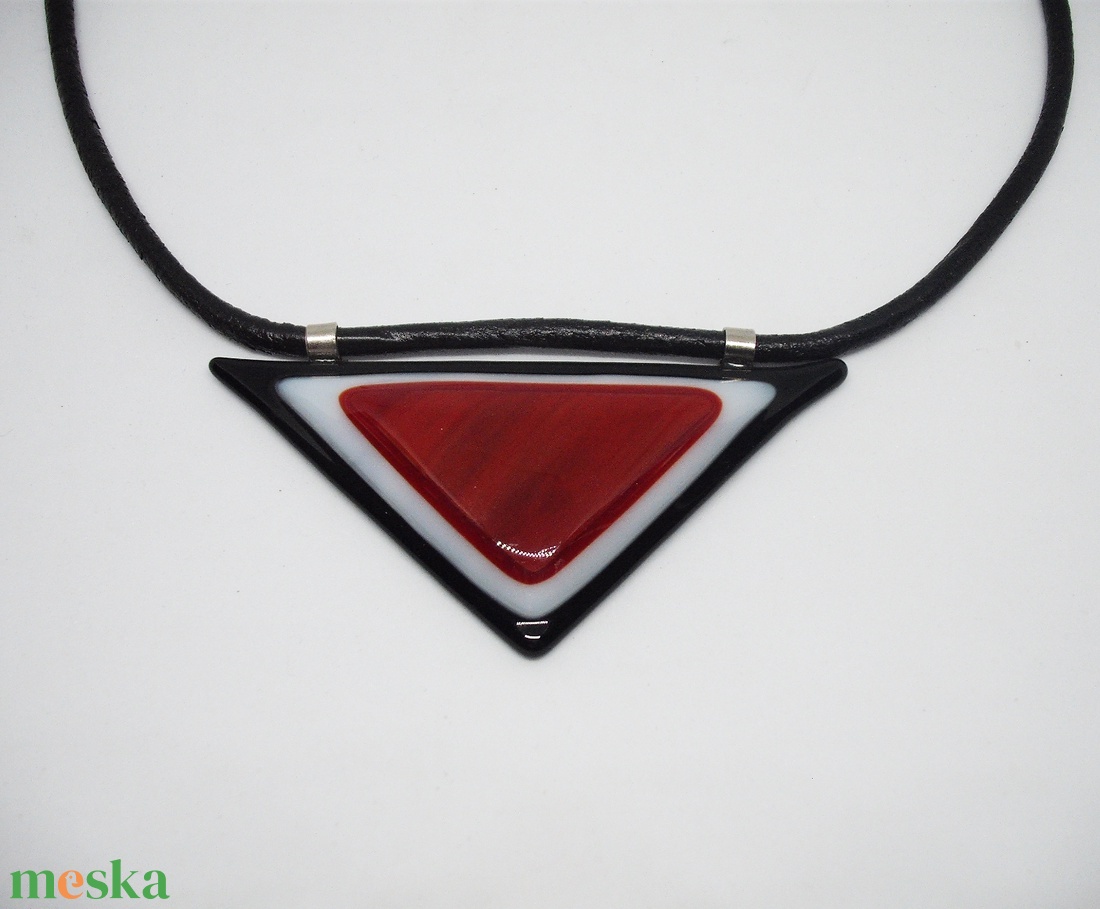 ÜVEGÉKSZER, fekete-fehér-piros - ékszer - nyaklánc - medálos nyaklánc - Meska.hu