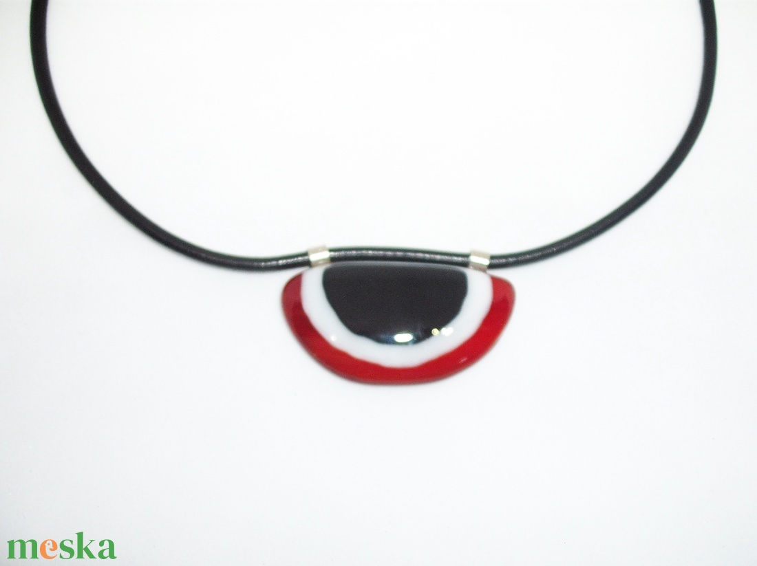 ÜVEGÉKSZER, fekete-fehér-piros - ékszer - nyaklánc - medálos nyaklánc - Meska.hu