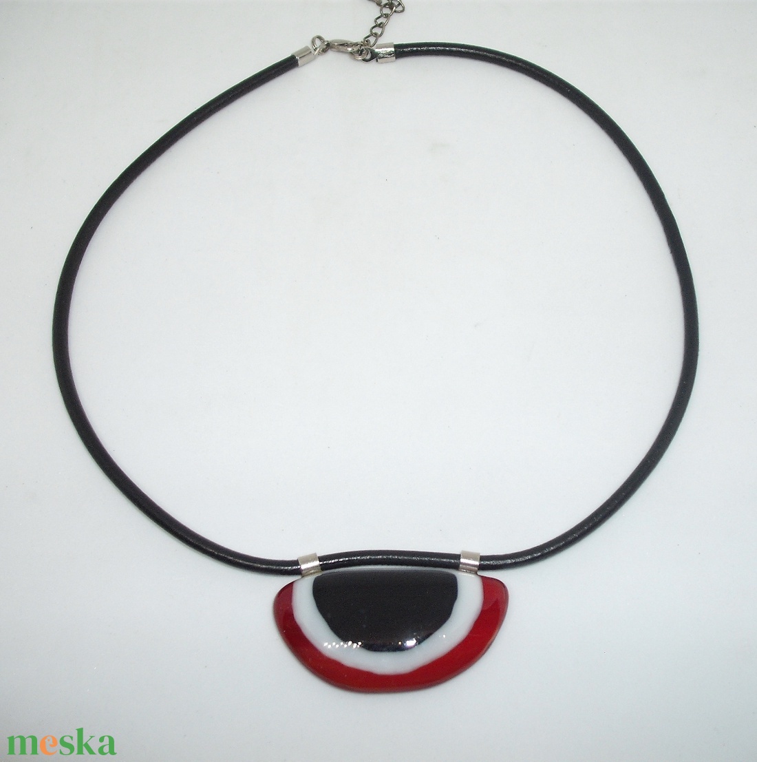 ÜVEGÉKSZER, fekete-fehér-piros - ékszer - nyaklánc - medálos nyaklánc - Meska.hu