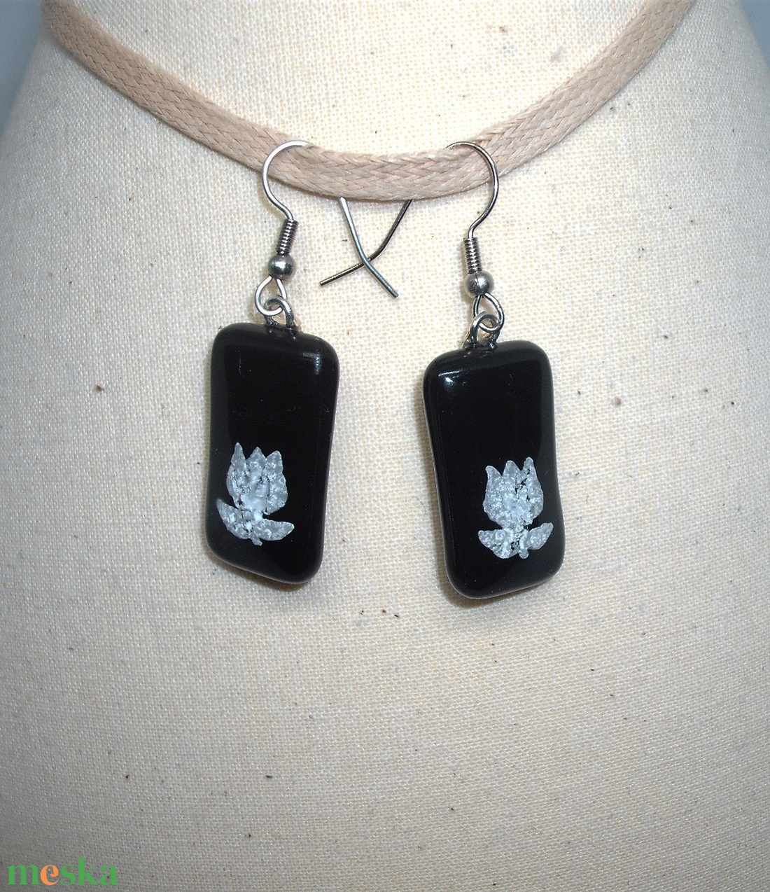 ÜVEG FÜLBEVALÓ, fekete-ezüst - ékszer - fülbevaló - lógó fülbevaló - Meska.hu