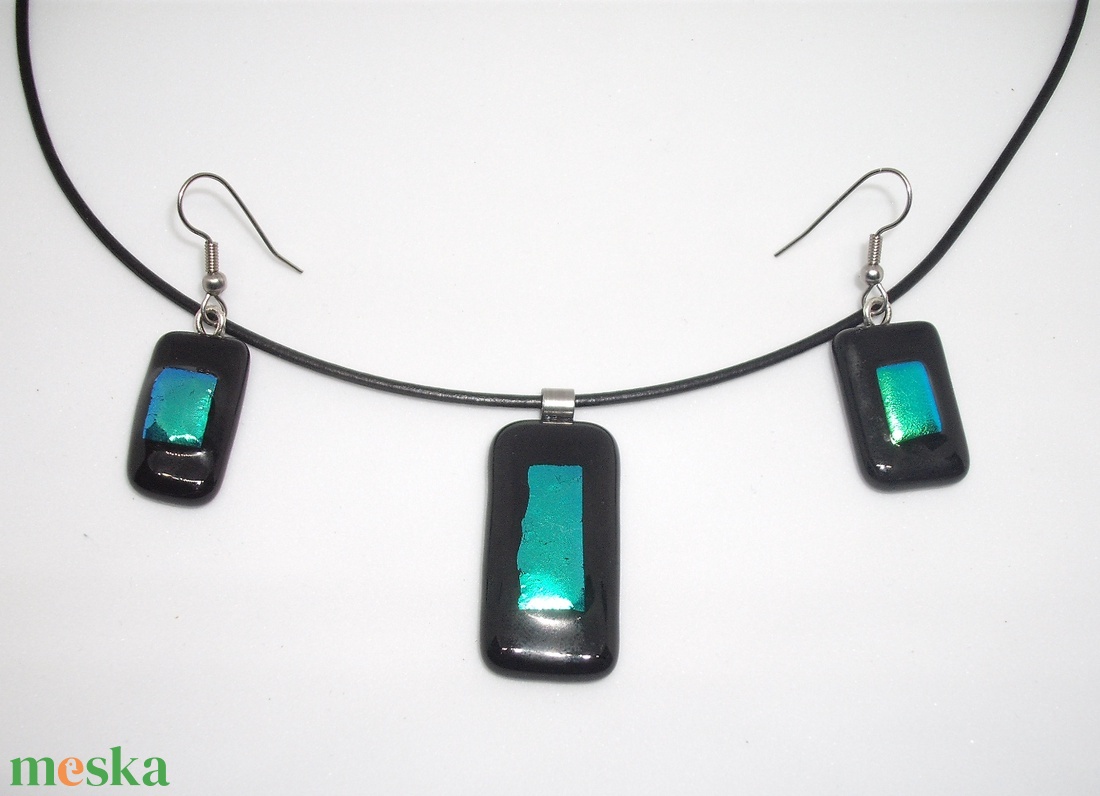 ÜVEGÉKSZER GARNITÚRA, fekete-zöld színű üvegből, medál+fülbevaló - ékszer - ékszerszett - Meska.hu