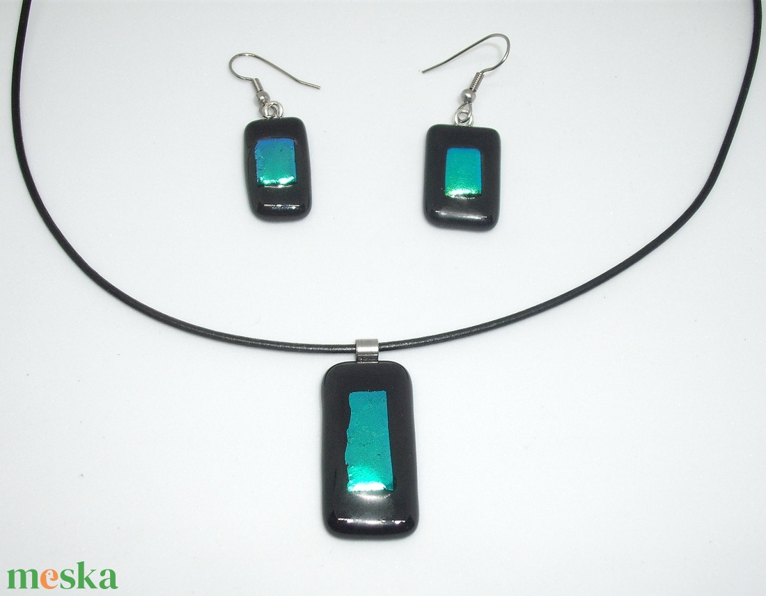 ÜVEGÉKSZER GARNITÚRA, fekete-zöld színű üvegből, medál+fülbevaló - ékszer - ékszerszett - Meska.hu