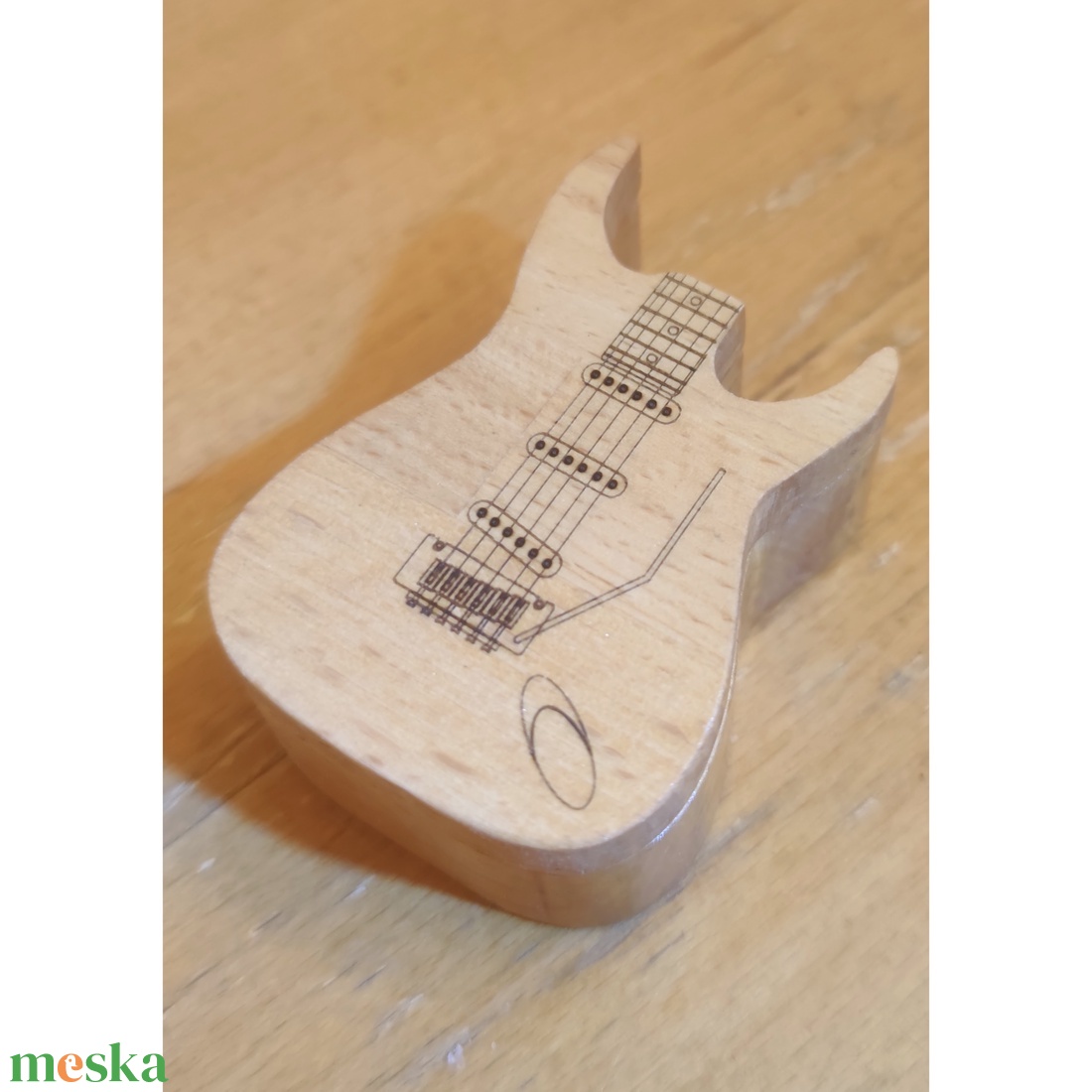 Gitár pengető tartó doboz - ékszer - ékszertartó - fali ékszertartó - Meska.hu Gitár pengető tartó doboz - ékszer - ékszertartó - fali ékszertartó - Meska.hu