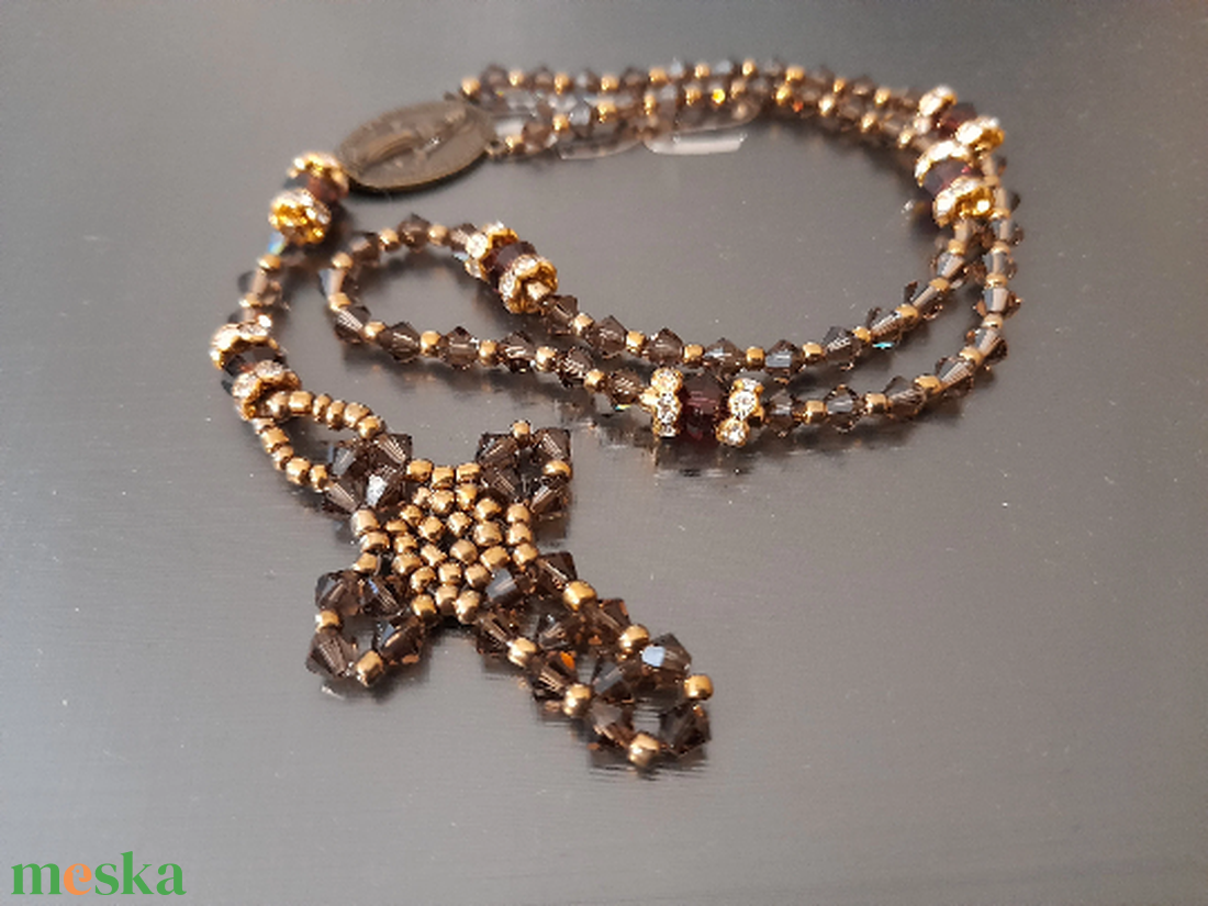 Swarovski gyöngy rózsafüzér, katolikus rózsafüzér köztessel , Swarovski gyöngyökből fűzött kereszttel.  - otthon & életmód - vallás - lánc & füzér - Meska.hu