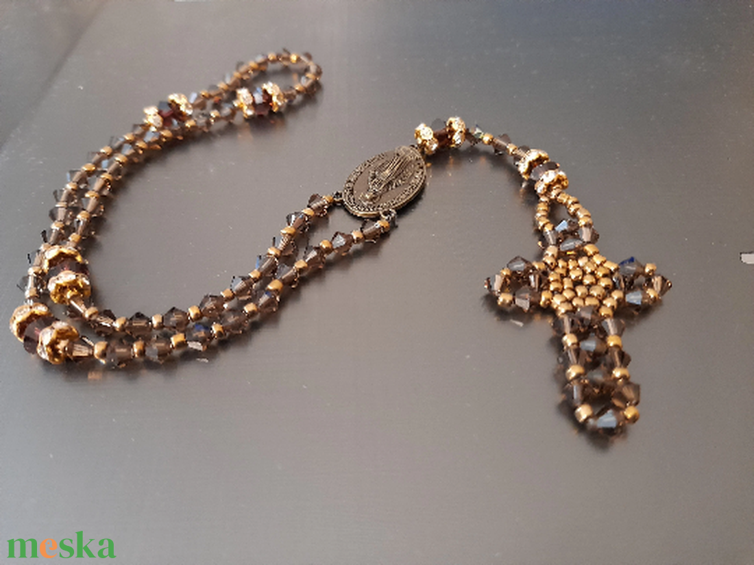 Swarovski gyöngy rózsafüzér, katolikus rózsafüzér köztessel , Swarovski gyöngyökből fűzött kereszttel.  - otthon & életmód - vallás - lánc & füzér - Meska.hu