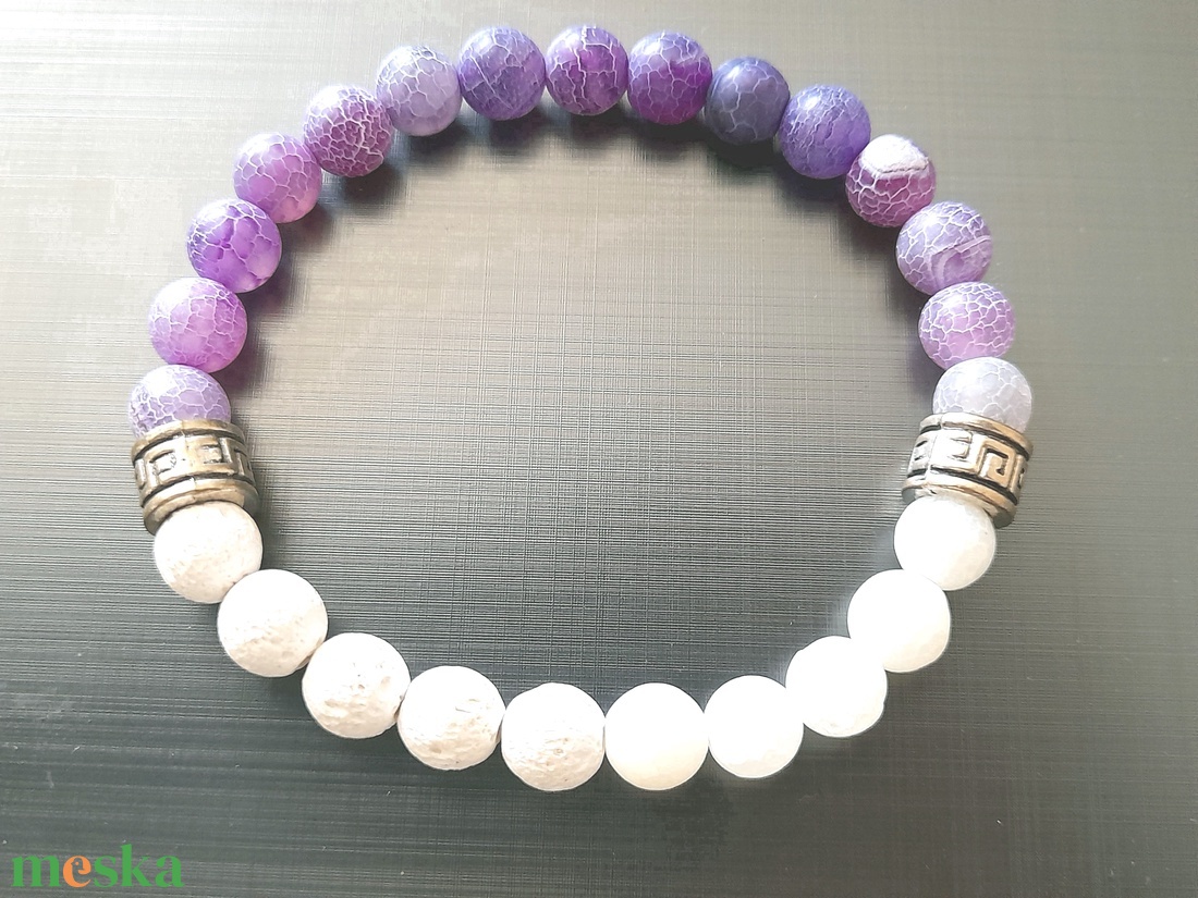 Görög stílusú ásvány karkötő / Lila Achát , Fehér Achát és Fehér Jáde ásványkarkötő - ékszer - karkötő - gyöngyös karkötő - Meska.hu